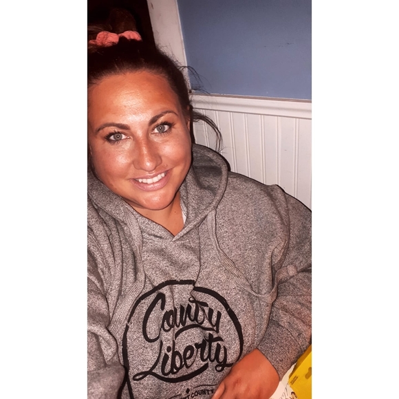 Meet your Posher, Jennifer - Picture 1 of 1